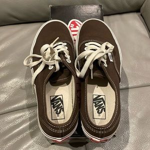 Vans classic. Men US 6.5. Women US 8. Espresso.